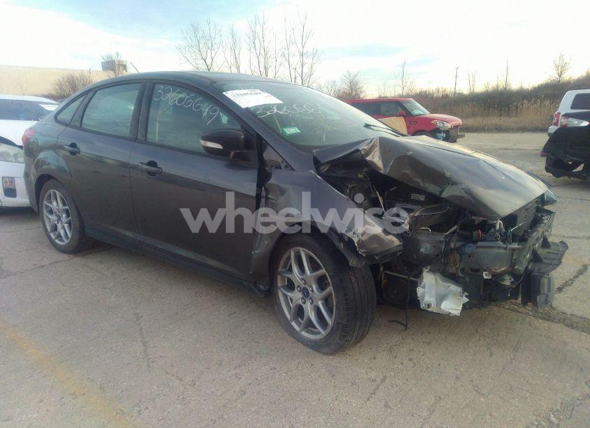 2015 Ford Focus SE (VIN 1FADP3F25FL200845) main photo