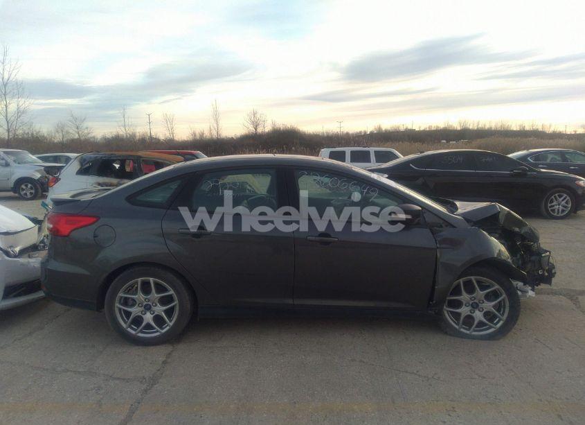 Photo 12 of 2015 Ford Focus SE (VIN 1FADP3F25FL200845)