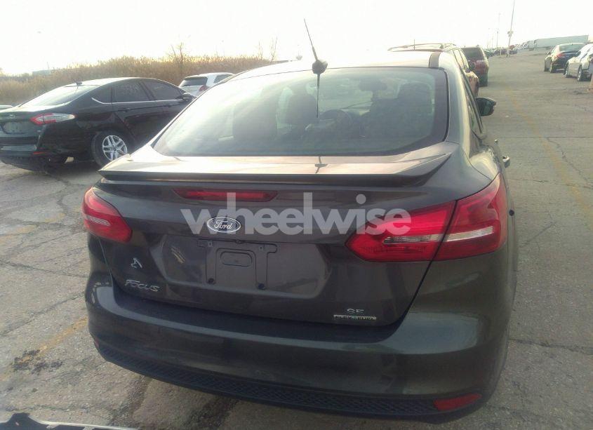 Photo 14 of 2015 Ford Focus SE (VIN 1FADP3F25FL200845)