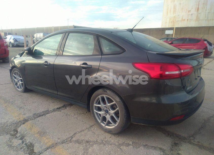 Photo 3 of 2015 Ford Focus SE (VIN 1FADP3F25FL200845)