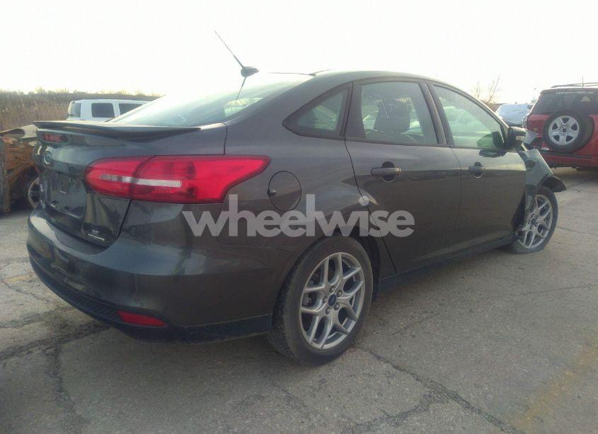 Photo 4 of 2015 Ford Focus SE (VIN 1FADP3F25FL200845)