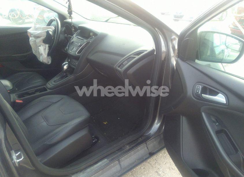 Photo 5 of 2015 Ford Focus SE (VIN 1FADP3F25FL200845)