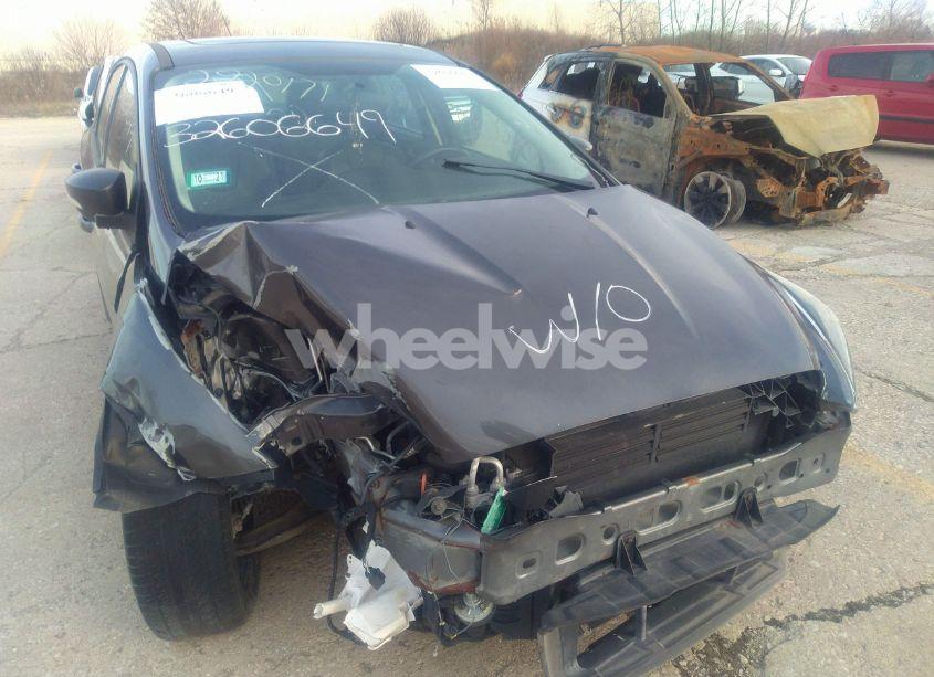 Photo 6 of 2015 Ford Focus SE (VIN 1FADP3F25FL200845)