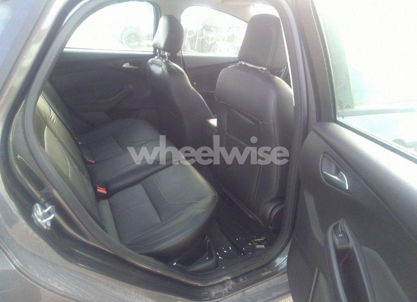 Photo 8 of 2015 Ford Focus SE (VIN 1FADP3F25FL200845)