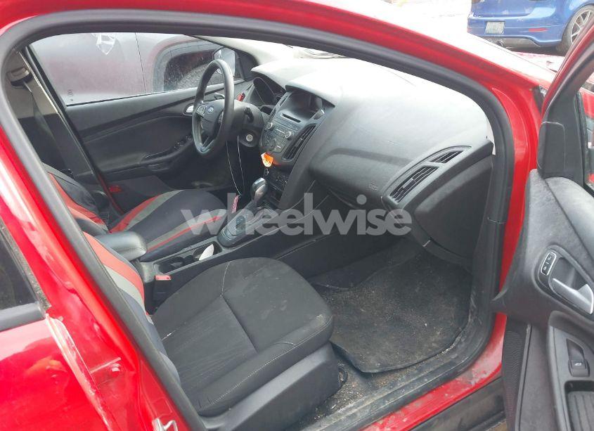 Photo 5 of 2015 Ford Focus SE (VIN 1FADP3F25FL202790)