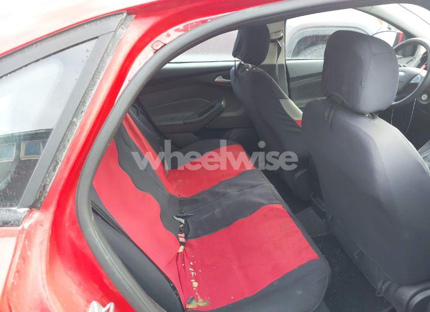 Photo 8 of 2015 Ford Focus SE (VIN 1FADP3F25FL202790)