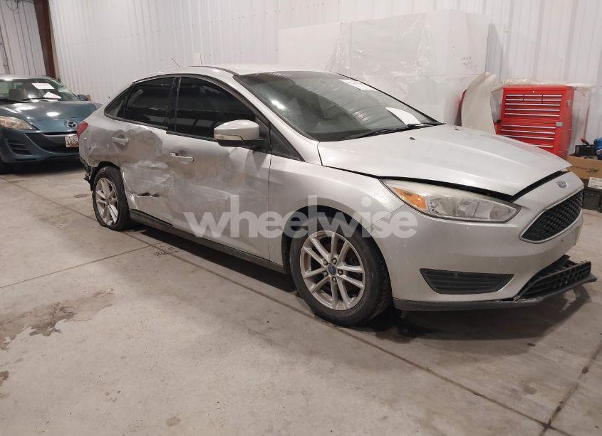 2015 Ford Focus SE (VIN 1FADP3F25FL202952) main photo