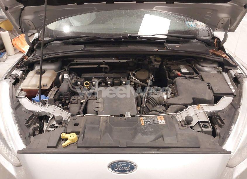 Photo 10 of 2015 Ford Focus SE (VIN 1FADP3F25FL202952)