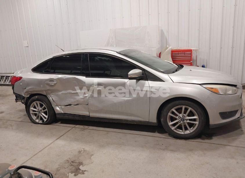 Photo 13 of 2015 Ford Focus SE (VIN 1FADP3F25FL202952)