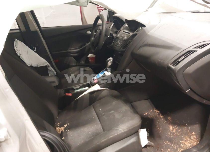 Photo 5 of 2015 Ford Focus SE (VIN 1FADP3F25FL202952)