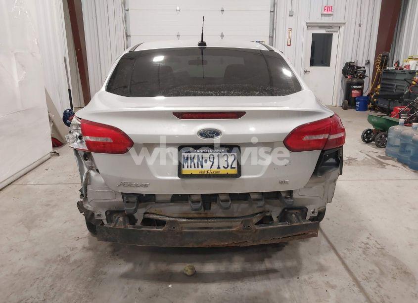 Photo 6 of 2015 Ford Focus SE (VIN 1FADP3F25FL202952)