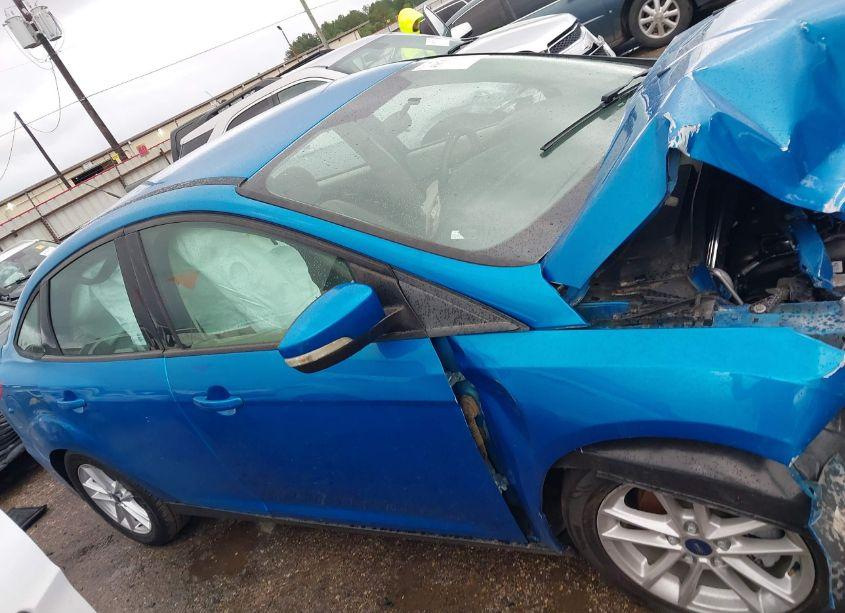 Photo 12 of 2015 Ford Focus SE (VIN 1FADP3F25FL203731)