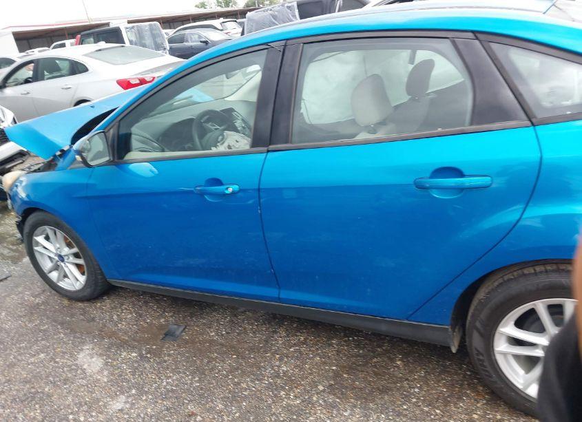 Photo 13 of 2015 Ford Focus SE (VIN 1FADP3F25FL203731)