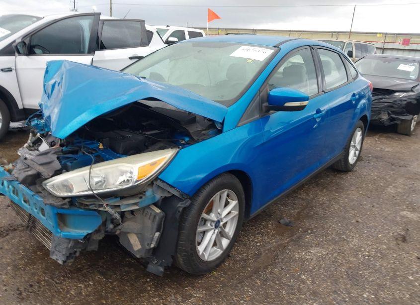 Photo 2 of 2015 Ford Focus SE (VIN 1FADP3F25FL203731)