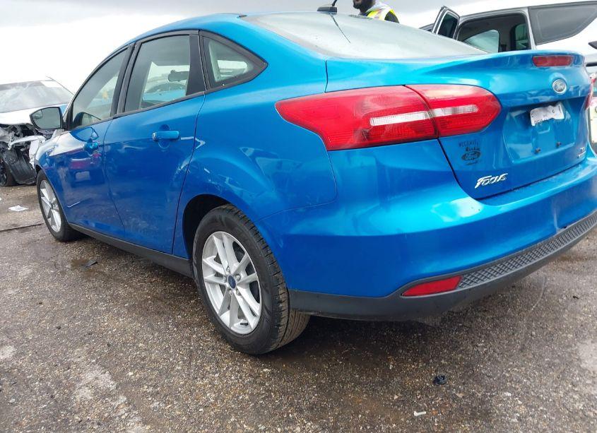 Photo 3 of 2015 Ford Focus SE (VIN 1FADP3F25FL203731)