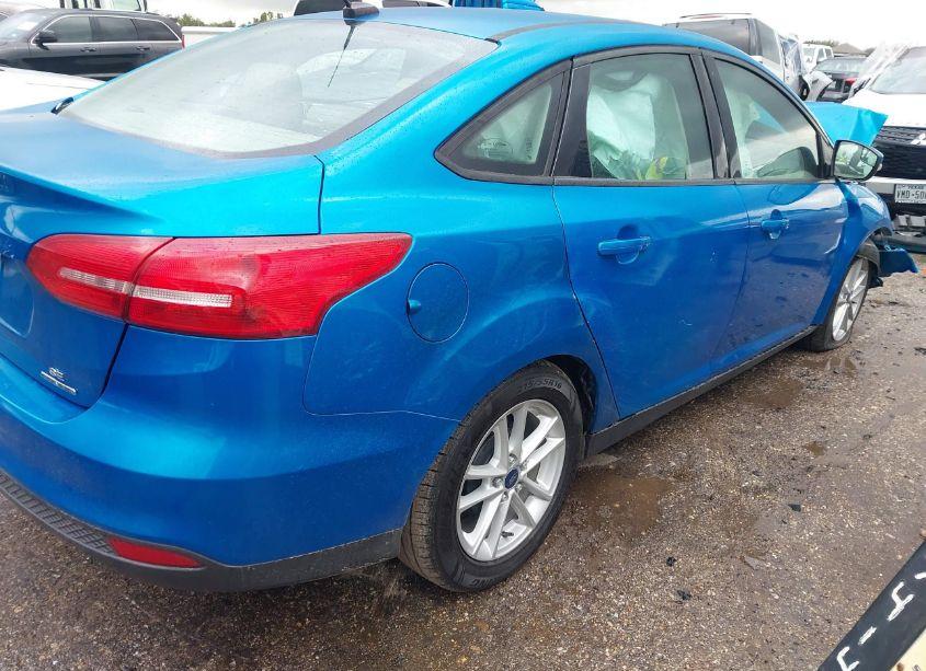 Photo 4 of 2015 Ford Focus SE (VIN 1FADP3F25FL203731)