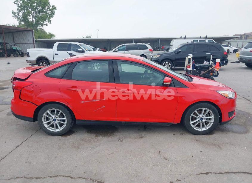 Photo 14 of 2015 Ford Focus SE (VIN 1FADP3F25FL205673)