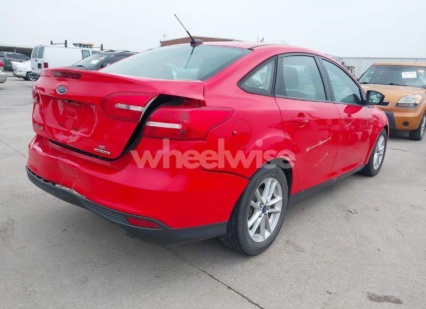 Photo 4 of 2015 Ford Focus SE (VIN 1FADP3F25FL205673)