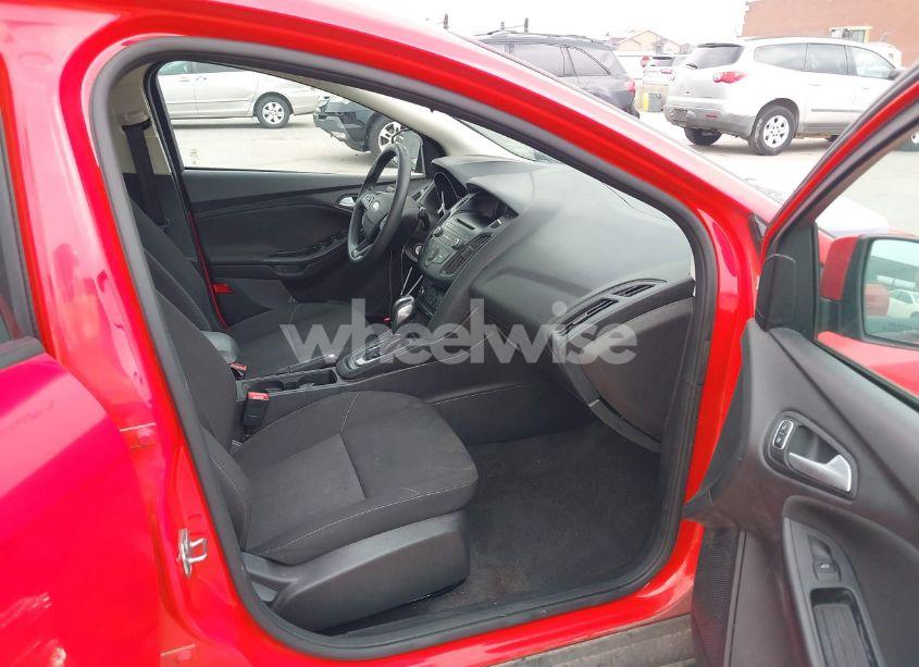 Photo 5 of 2015 Ford Focus SE (VIN 1FADP3F25FL205673)