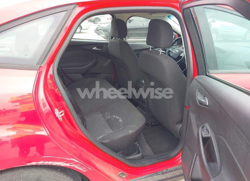 Photo 8 of 2015 Ford Focus SE (VIN 1FADP3F25FL205673)