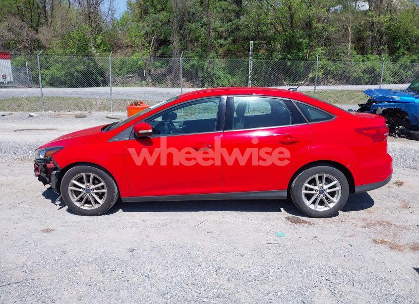 Photo 14 of 2015 Ford Focus SE (VIN 1FADP3F25FL207438)