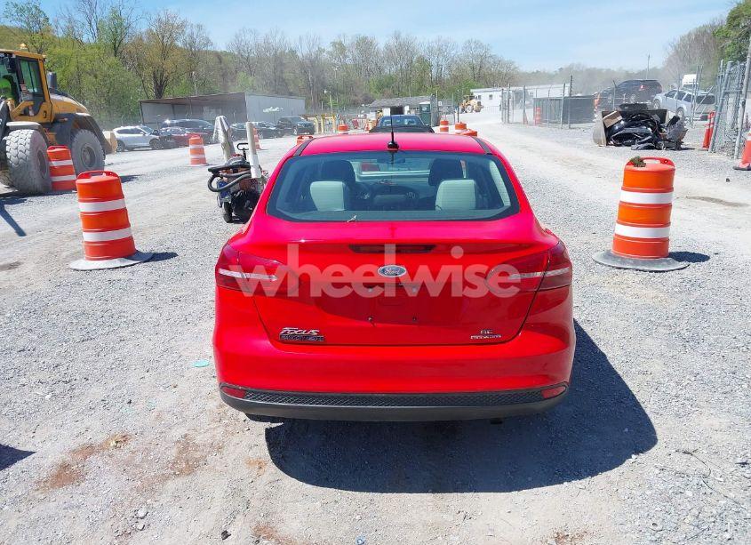 Photo 16 of 2015 Ford Focus SE (VIN 1FADP3F25FL207438)
