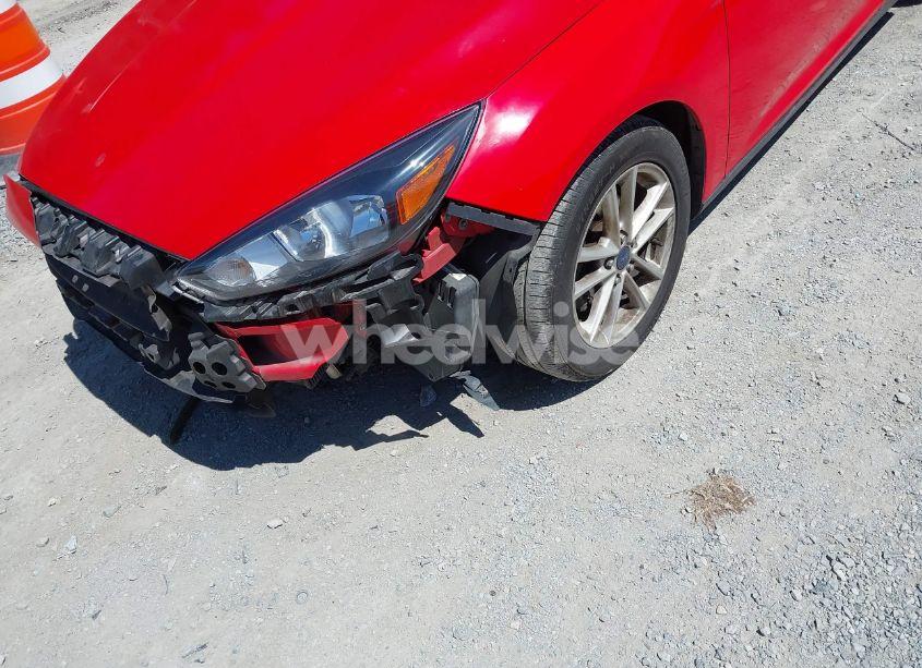 Photo 17 of 2015 Ford Focus SE (VIN 1FADP3F25FL207438)