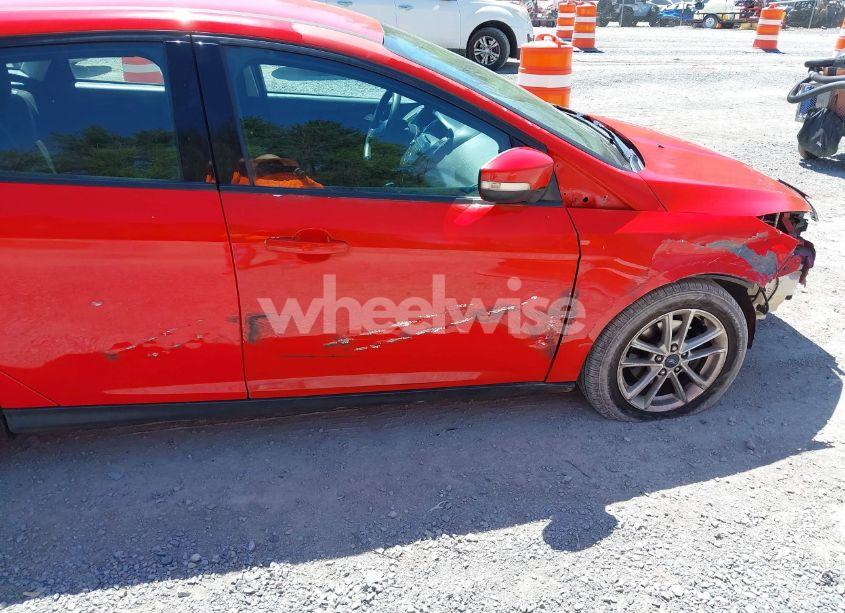 Photo 19 of 2015 Ford Focus SE (VIN 1FADP3F25FL207438)