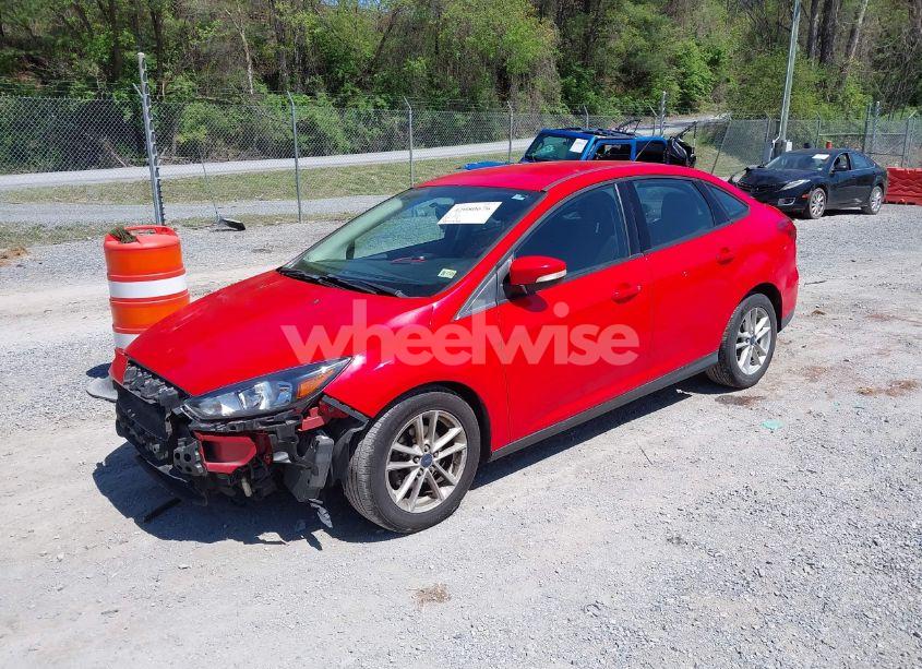 Photo 2 of 2015 Ford Focus SE (VIN 1FADP3F25FL207438)