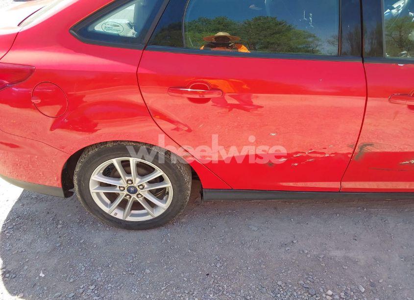 Photo 20 of 2015 Ford Focus SE (VIN 1FADP3F25FL207438)