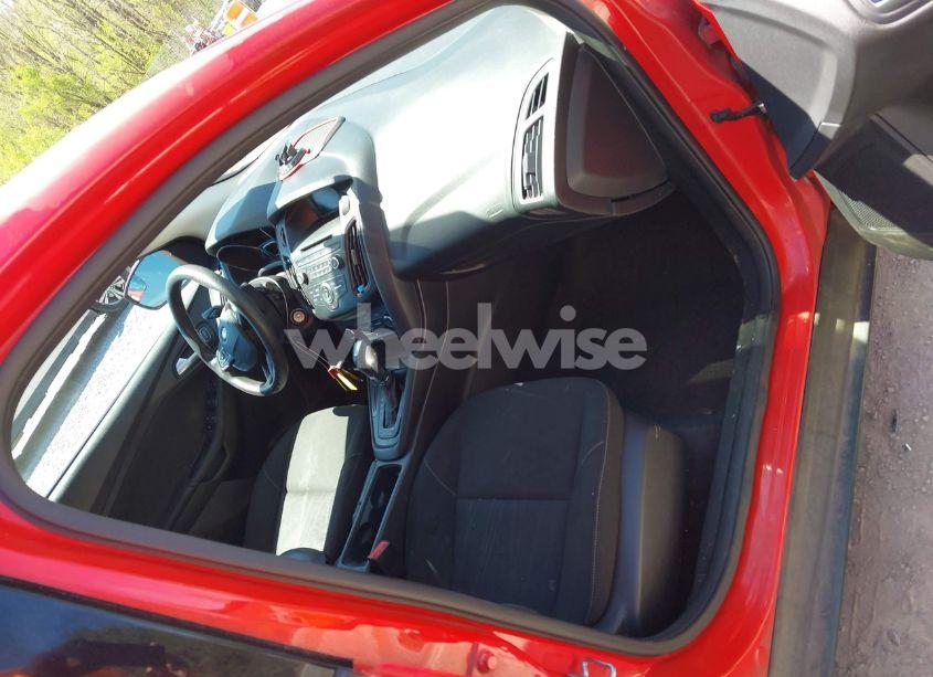 Photo 5 of 2015 Ford Focus SE (VIN 1FADP3F25FL207438)