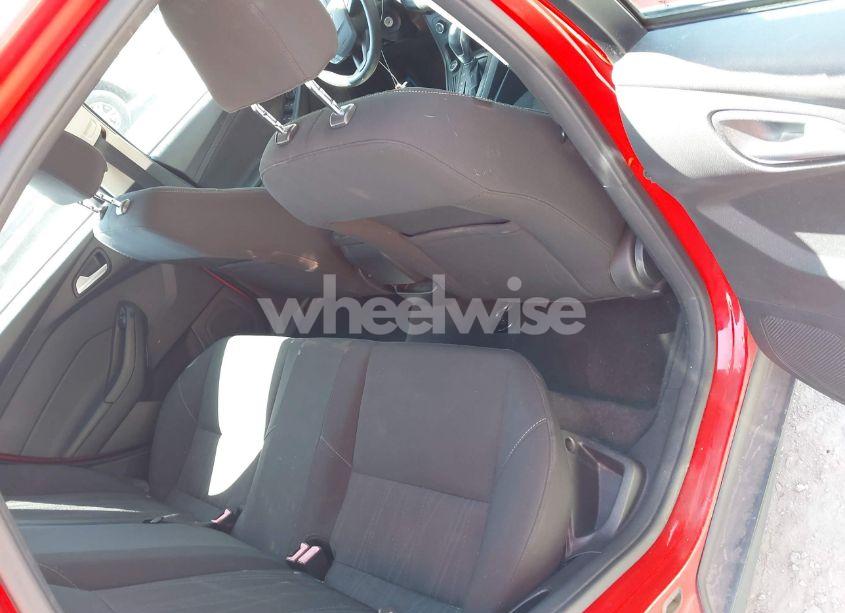 Photo 8 of 2015 Ford Focus SE (VIN 1FADP3F25FL207438)