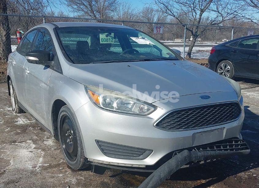2015 Ford Focus SE (VIN 1FADP3F25FL208394) main photo