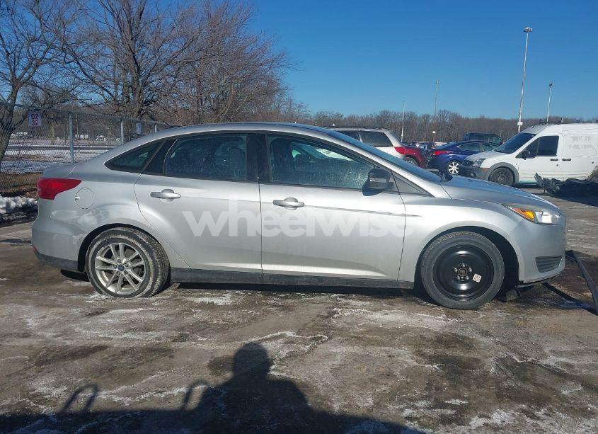 Photo 13 of 2015 Ford Focus SE (VIN 1FADP3F25FL208394)