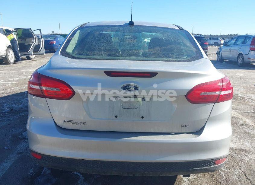 Photo 16 of 2015 Ford Focus SE (VIN 1FADP3F25FL208394)