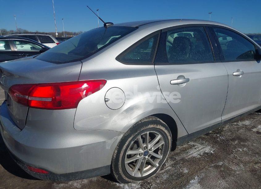 Photo 17 of 2015 Ford Focus SE (VIN 1FADP3F25FL208394)
