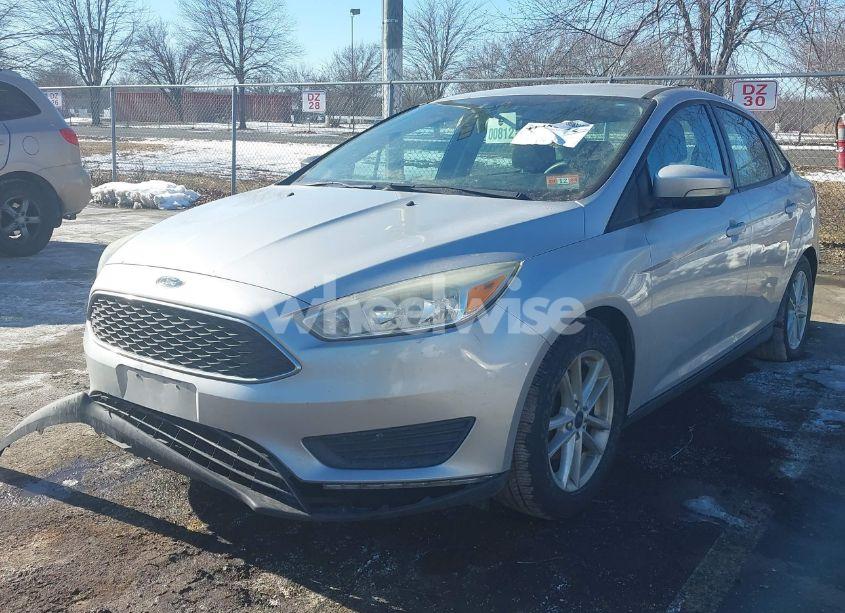 Photo 2 of 2015 Ford Focus SE (VIN 1FADP3F25FL208394)