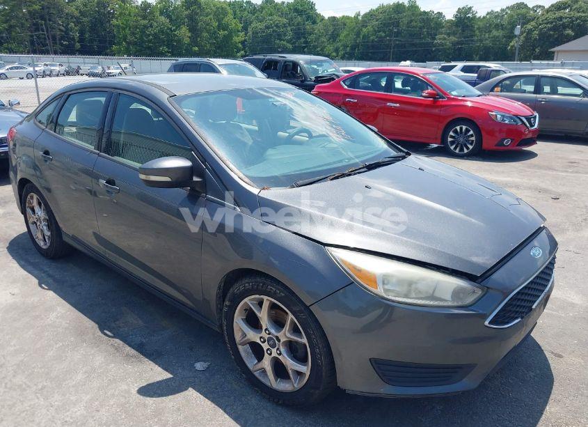2015 Ford Focus SE (VIN 1FADP3F25FL208976) main photo