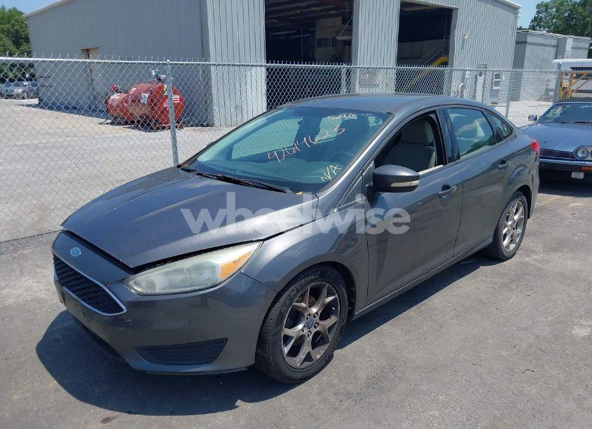 Photo 2 of 2015 Ford Focus SE (VIN 1FADP3F25FL208976)