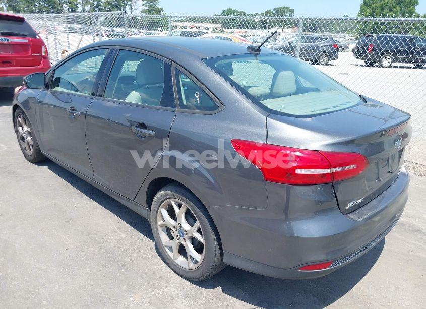 Photo 3 of 2015 Ford Focus SE (VIN 1FADP3F25FL208976)
