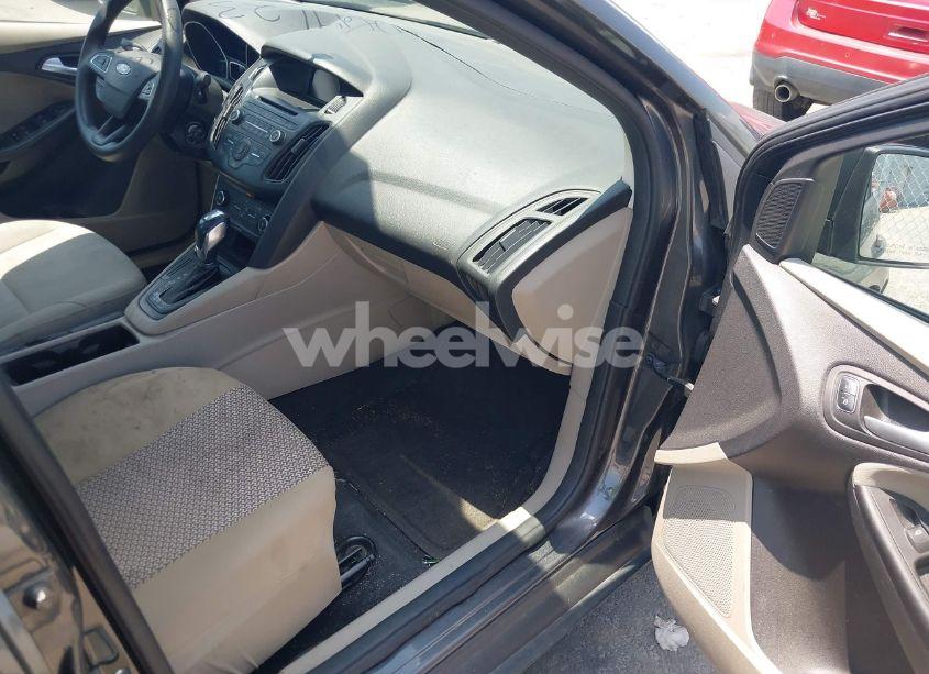 Photo 5 of 2015 Ford Focus SE (VIN 1FADP3F25FL208976)