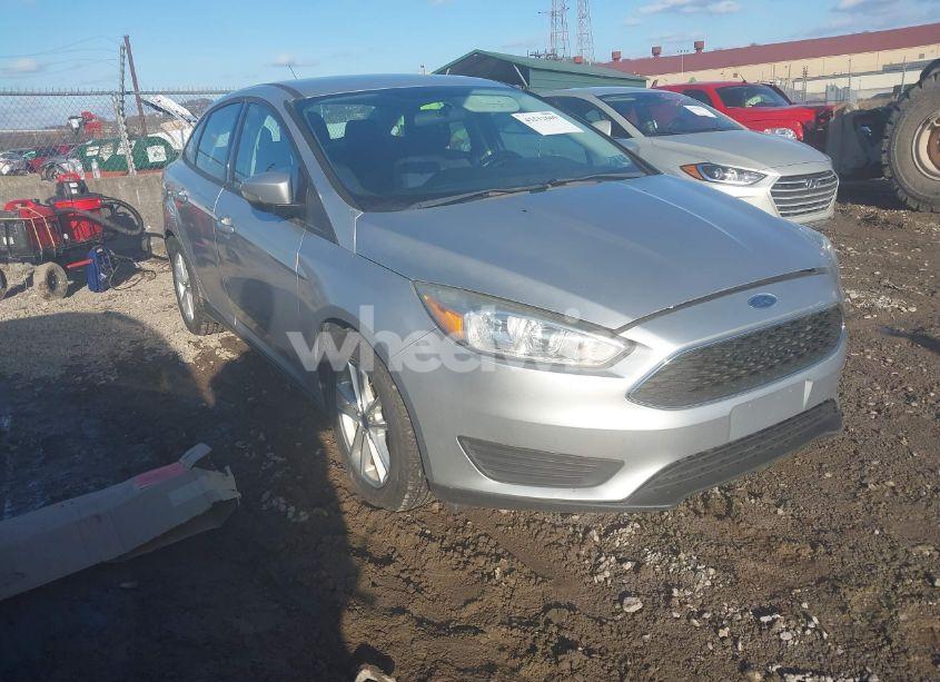 2015 Ford Focus SE (VIN 1FADP3F25FL213806) main photo
