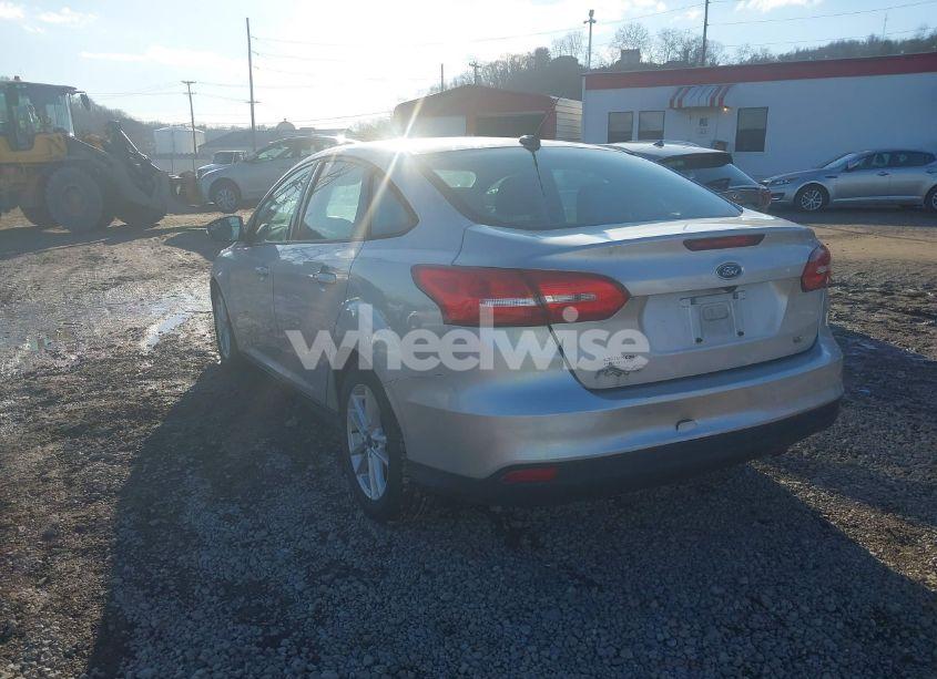 Photo 3 of 2015 Ford Focus SE (VIN 1FADP3F25FL213806)