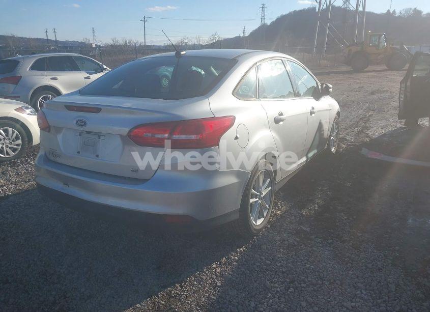 Photo 4 of 2015 Ford Focus SE (VIN 1FADP3F25FL213806)