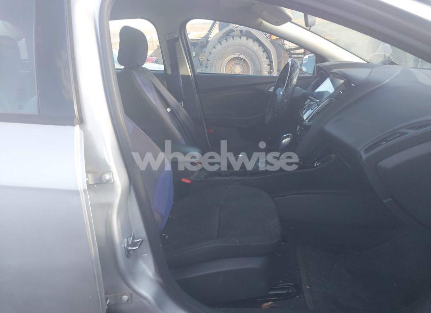 Photo 5 of 2015 Ford Focus SE (VIN 1FADP3F25FL213806)