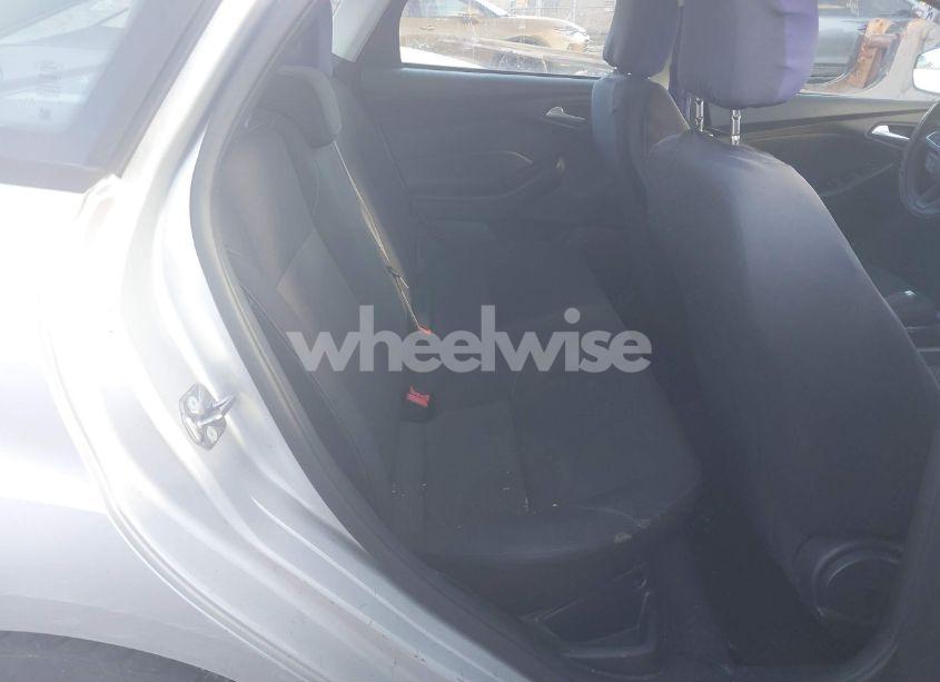 Photo 8 of 2015 Ford Focus SE (VIN 1FADP3F25FL213806)