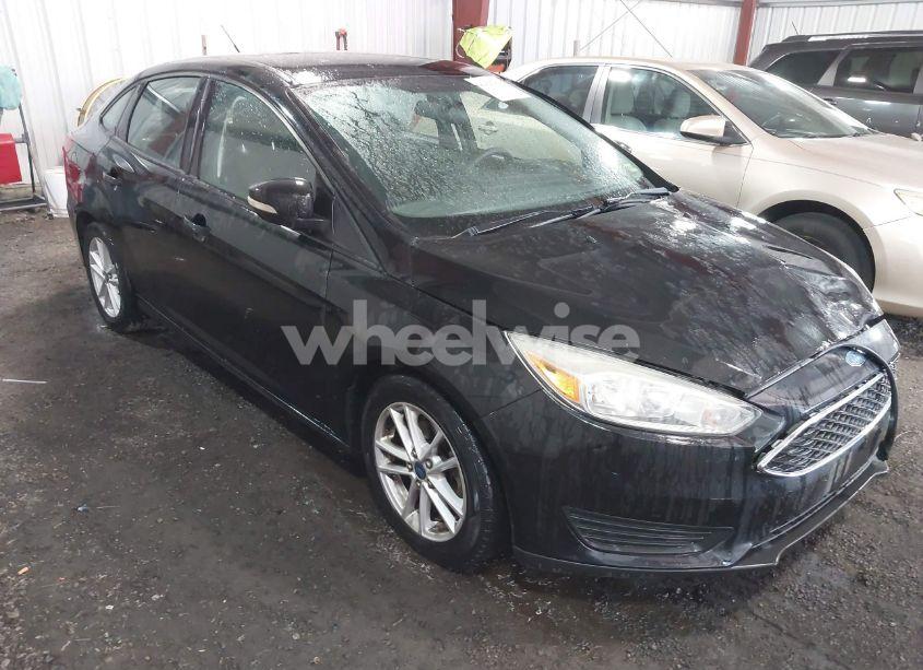 2015 Ford Focus SE (VIN 1FADP3F25FL216205) main photo