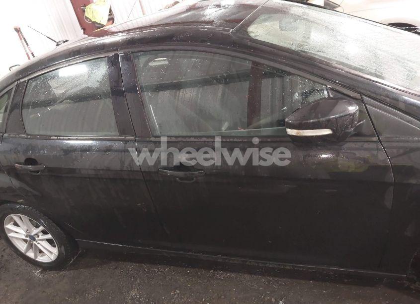 Photo 13 of 2015 Ford Focus SE (VIN 1FADP3F25FL216205)