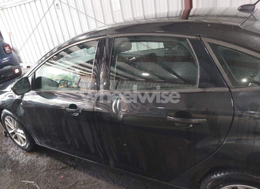 Photo 14 of 2015 Ford Focus SE (VIN 1FADP3F25FL216205)