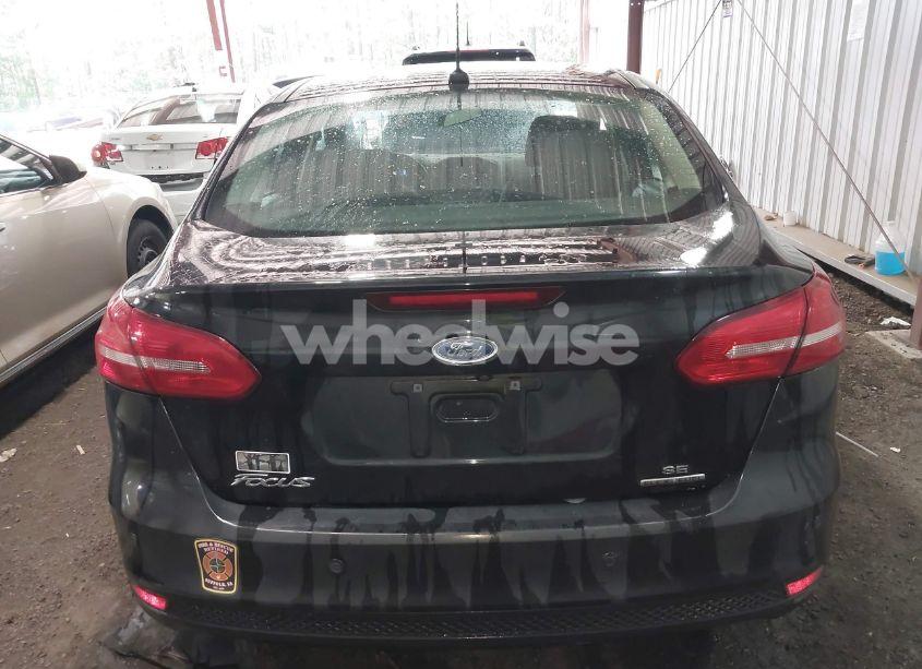 Photo 16 of 2015 Ford Focus SE (VIN 1FADP3F25FL216205)